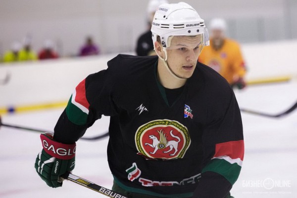 
        Трансферы недели в КХЛ: «Авангард» подписал супербомбардира, а «Салават Юлаев» вернул воспитанника
      