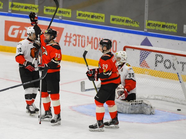 
        Владимир Машков: «Работаю, чтобы в новом сезоне уже попасть в ВХЛ – теперь всё зависит от меня»
      