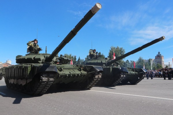 В Омске начался Парад Победы с четырьмя ветеранами В Омске начался Парад Победы с четырьмя ветеранами