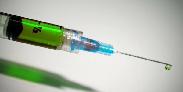 Специалисты назвали минимальный срок действия вакцины от COVID-19