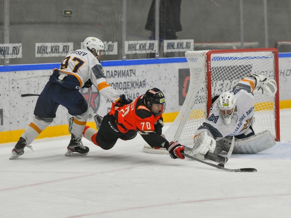 
        Владимир Машков: «Работаю, чтобы в новом сезоне уже попасть в ВХЛ – теперь всё зависит от меня»
      