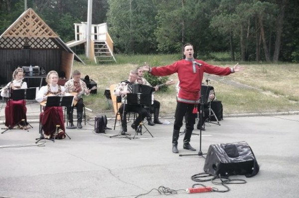 Артисты Омской филармонии вновь устроили концерт для медработников