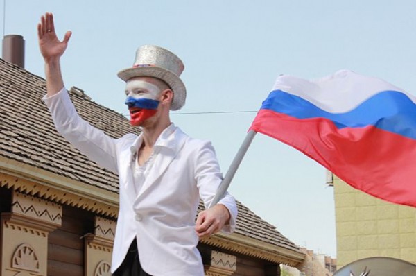 Стихи, флешмобы и большой концерт. Как будут отмечать День России в Омске?