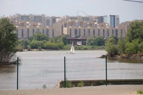 Флаги, песни, маски: как в Омске прошел День России?