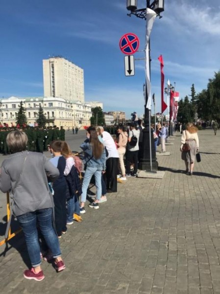 Омичей не испугал коронавирус: они дружно отправились на Парад