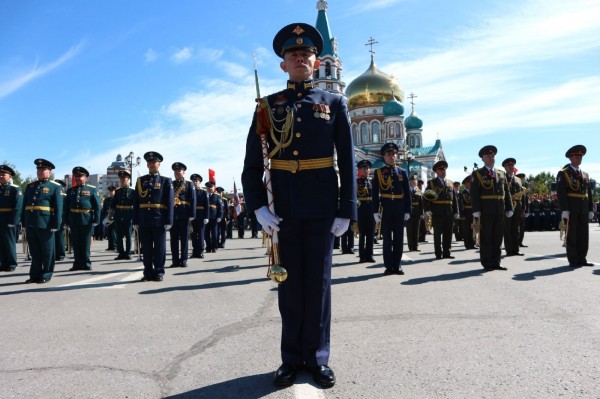 В Омске начался Парад Победы с четырьмя ветеранами В Омске начался Парад Победы с четырьмя ветеранами