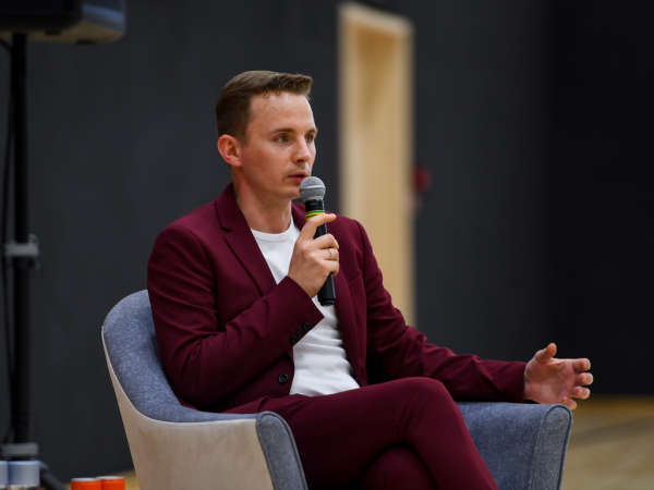 
        «Каждый должен заслужить место в составе первой команды». Пресс-конференция руководства ХК «Авангард»
      