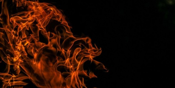 Сотрудник ДПС помог избежать взрыва в горящем доме