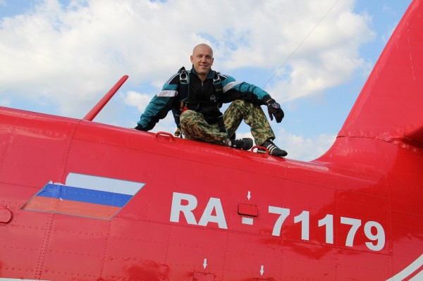 Шаг в неизвестность. День парашютиста отмечают в России