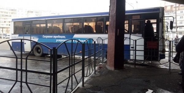 В Омске отменили более десятка маршрутов в районы области