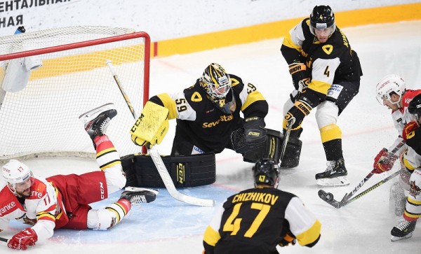 
        Из крепкой команды – в одного из главных аутсайдеров КХЛ. Инструкция от «Северстали»
      