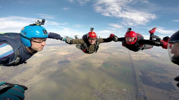 Упасть вверх. Где в Омске совершить прыжок с парашютом