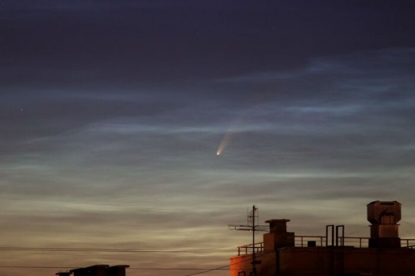 В небе над Омском пролетает комета года