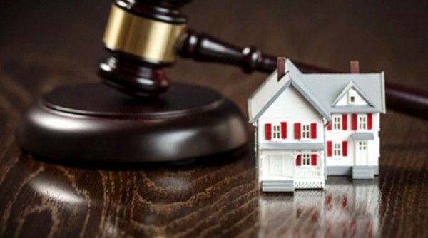 Стало известно, почему омская драма хотела выселить из квартиры актера Владимира Девяткова