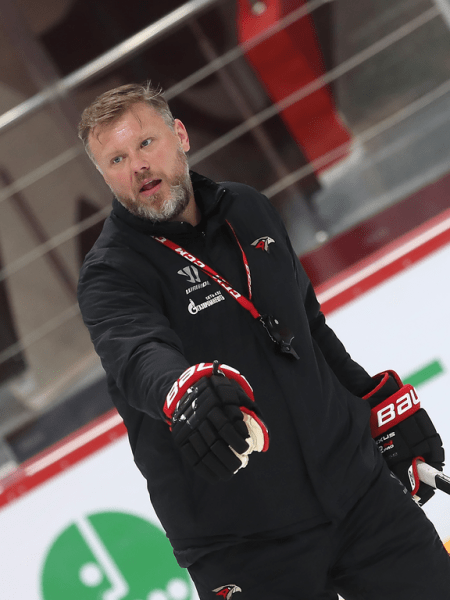 
        ПОДСЛУШАНО: как «Авангард» начал подготовку к сезону (ФОТО+ВИДЕО)
      