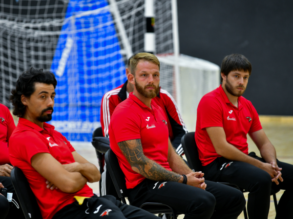 
        «Каждый должен заслужить место в составе первой команды». Пресс-конференция руководства ХК «Авангард»
      