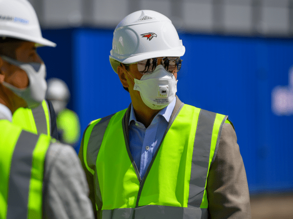 
        «Наша задача — вернуть «Авангард» в Омск к сентябрю 2022 года». Официальное открытие стройки арены (ВИДЕО)
      