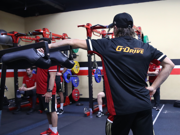 
        ПОДСЛУШАНО: как «Авангард» начал подготовку к сезону (ФОТО+ВИДЕО)
      