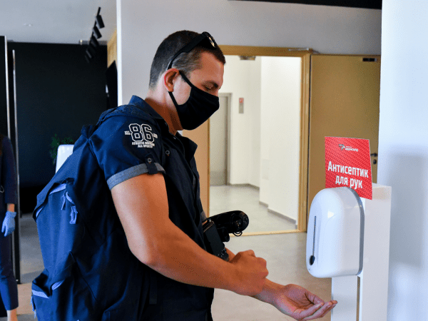 
        «Каждый должен заслужить место в составе первой команды». Пресс-конференция руководства ХК «Авангард»
      