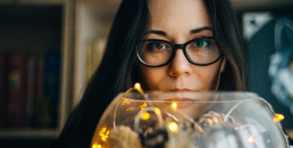 Писатель Александра Яковлева: "Подспудная тема моей новой книги - домашнее насилие"