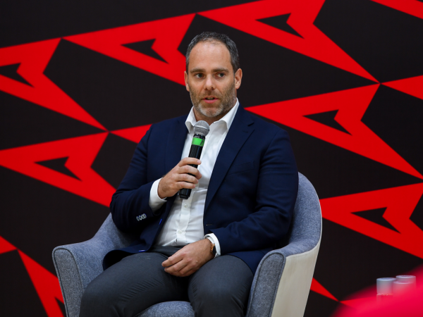 Флаг «Авангарда» установлен на стройплощадке «Арены Омск»
Флаг «Авангарда» установлен на стройплощадке «Арены Омск»