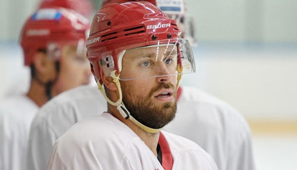 Нападающий Никита Комаров – в «Авангарде»
       
        Нападающий Никита Комаров – в «Авангарде»