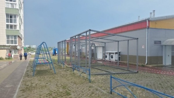 В Омске проверят законность установки киосков рядом с детской площадкой В Омске проверят законность установки киосков рядом с детской площадкой