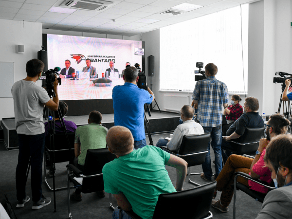 Флаг «Авангарда» установлен на стройплощадке «Арены Омск»
Флаг «Авангарда» установлен на стройплощадке «Арены Омск»