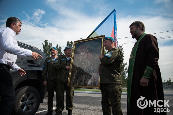 Омские десантники проехали пять тысяч километров с юбилейным автопробегом