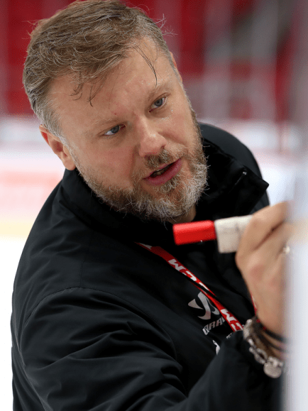 
        ПОДСЛУШАНО: как «Авангард» начал подготовку к сезону (ФОТО+ВИДЕО)
      