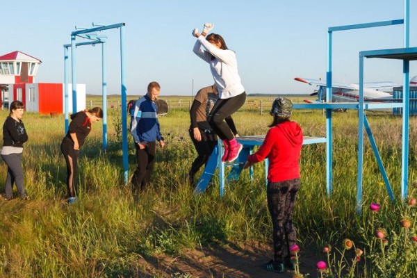 Шаг в неизвестность. День парашютиста отмечают в России