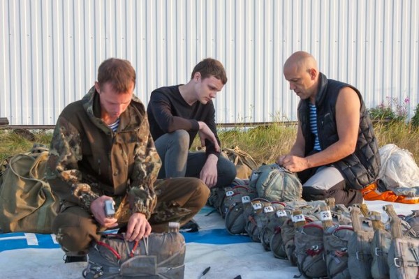 Шаг в неизвестность. День парашютиста отмечают в России