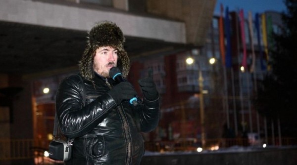 В Омске на Театральной площади прошел митинг за убитого спортсмена Ивана Климова