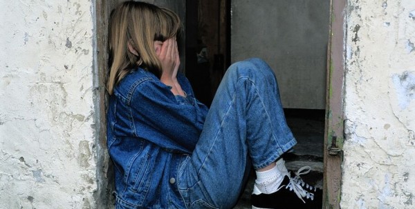 В Омске мужчина напал на 6-летнюю девочку