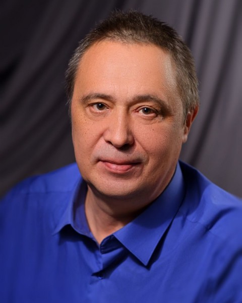 Стало известно, почему омская драма хотела выселить из квартиры актера Владимира Девяткова