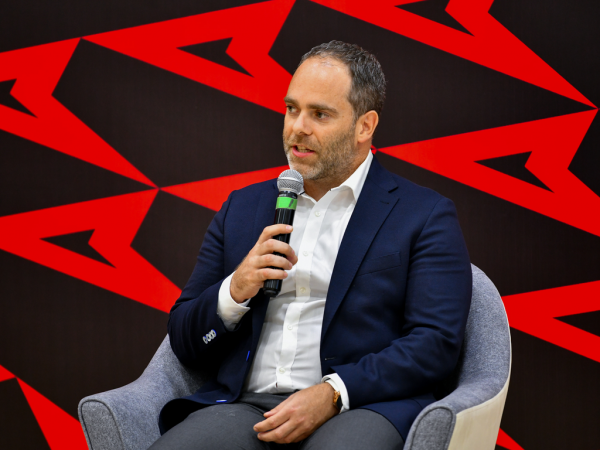 
        «Каждый должен заслужить место в составе первой команды». Пресс-конференция руководства ХК «Авангард»
      