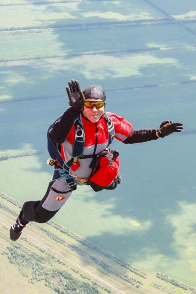 Шаг в неизвестность. День парашютиста отмечают в России