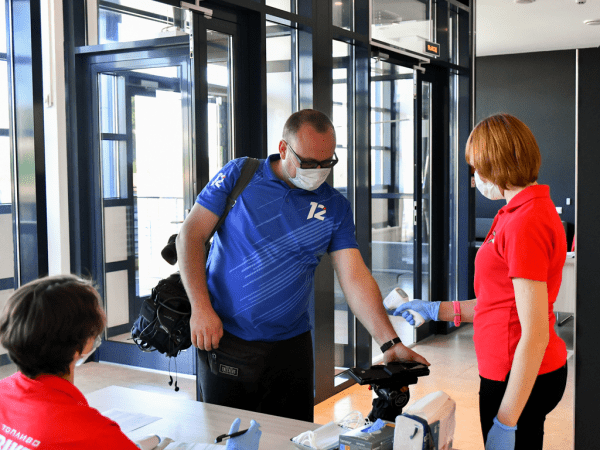 Флаг «Авангарда» установлен на стройплощадке «Арены Омск»
Флаг «Авангарда» установлен на стройплощадке «Арены Омск»