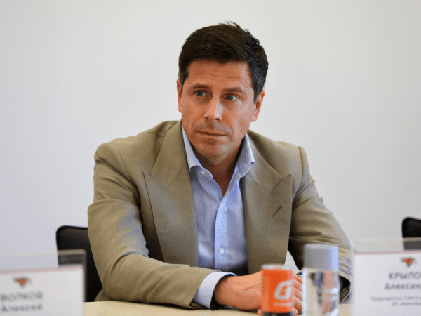 
        «Каждый должен заслужить место в составе первой команды». Пресс-конференция руководства ХК «Авангард»
      