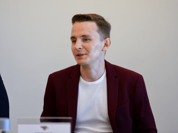 Флаг «Авангарда» установлен на стройплощадке «Арены Омск»
Флаг «Авангарда» установлен на стройплощадке «Арены Омск»