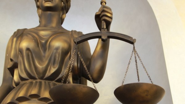 Секретарю Омского облсуда за год заплатили 517 рублей Секретарю Омского облсуда за год заплатили 517 рублей