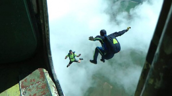 Упасть вверх. Где в Омске совершить прыжок с парашютом