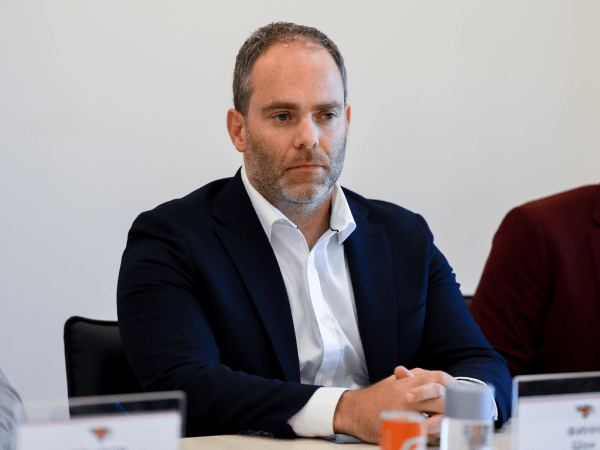 
        «Наша задача — вернуть «Авангард» в Омск к сентябрю 2022 года». Официальное открытие стройки арены (ВИДЕО)
      