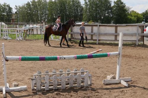 «Верхом к победе»: для адаптации юных омичей выделили почти полмиллиона рублей