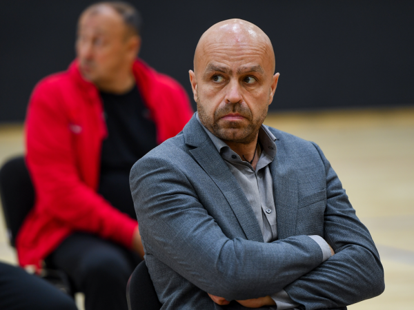 
        «Каждый должен заслужить место в составе первой команды». Пресс-конференция руководства ХК «Авангард»
      