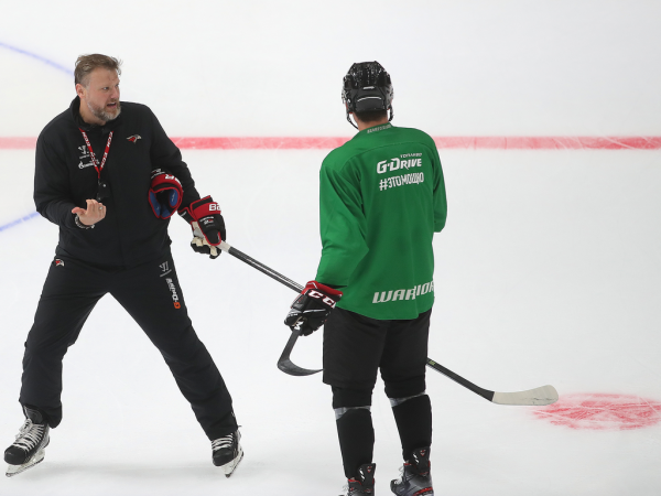 
        ПОДСЛУШАНО: как «Авангард» начал подготовку к сезону (ФОТО+ВИДЕО)
      