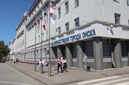 У мэрии прошёл пикет родителей будущих первоклассников, не принятых в 66-й лицей