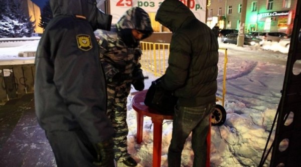 В Омске на Театральной площади прошел митинг за убитого спортсмена Ивана Климова