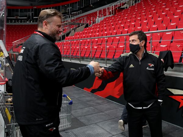 
        ПОДСЛУШАНО: как «Авангард» начал подготовку к сезону (ФОТО+ВИДЕО)
      