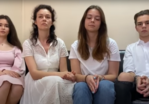 Сноха бывшего генпрокурора Чайки пожаловалась на угрозы отобрать детей Сноха бывшего генпрокурора Чайки пожаловалась на угрозы отобрать детей